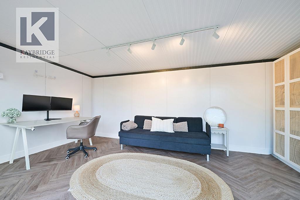 Stoneleigh Park Road, Epsom - KT19 0 QY
