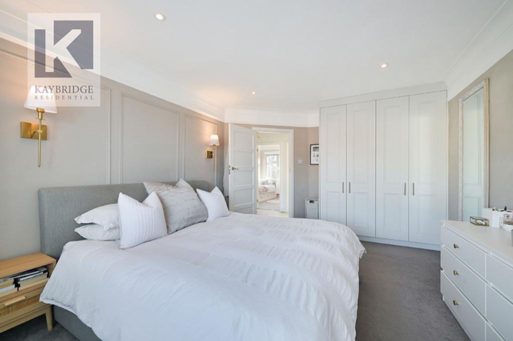 Stoneleigh Park Road, Epsom - KT19 0 QY