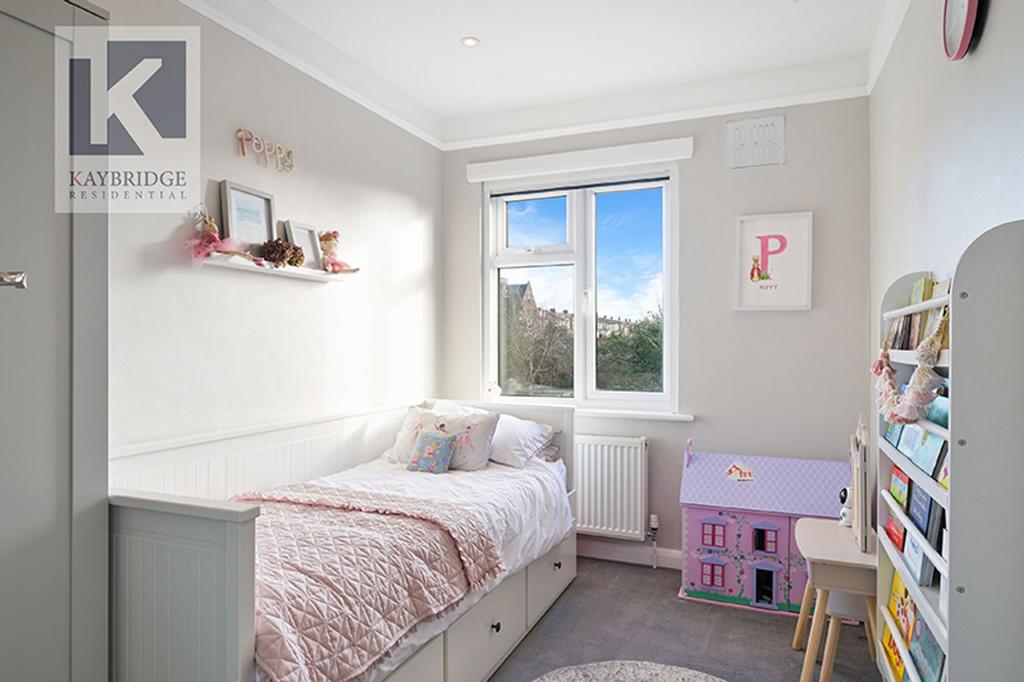 Stoneleigh Park Road, Epsom - KT19 0 QY