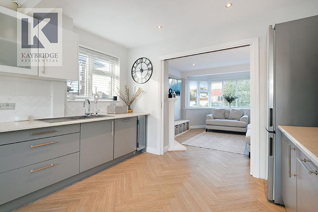 Stoneleigh Park Road, Epsom - KT19 0 QY