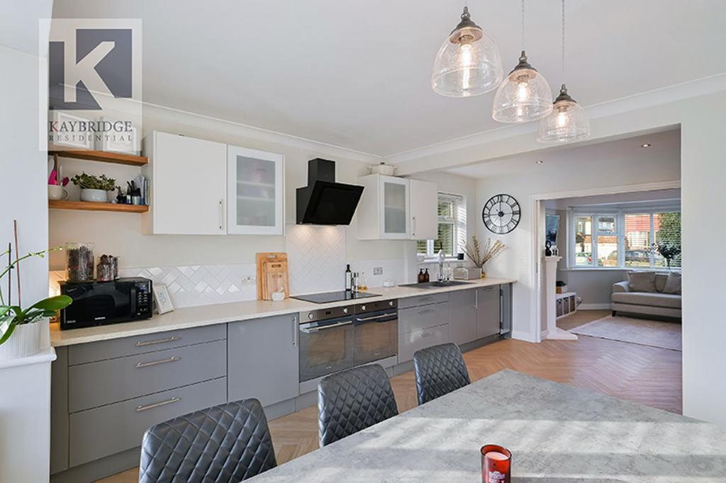Stoneleigh Park Road, Epsom - KT19 0 QY