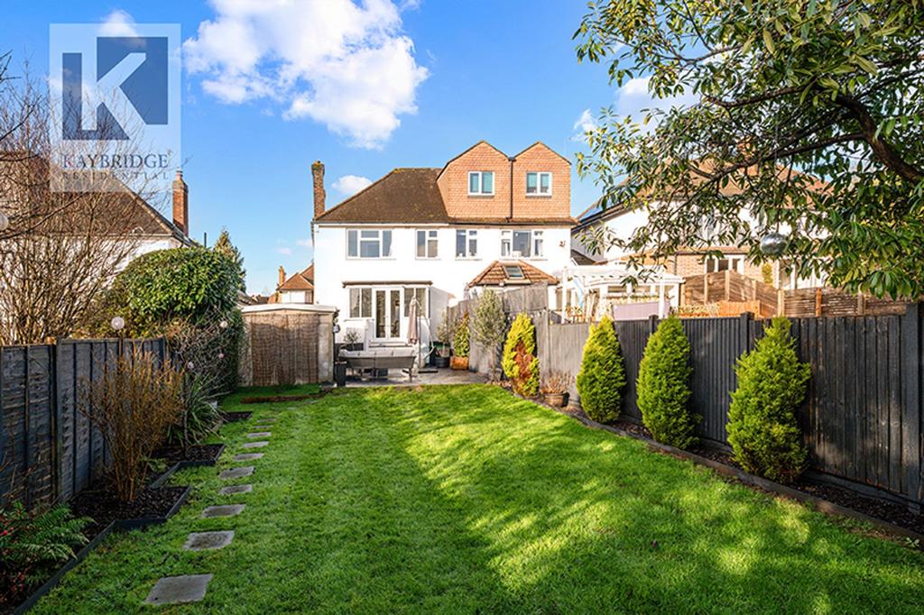 Stoneleigh Park Road, Epsom - KT19 0 QY