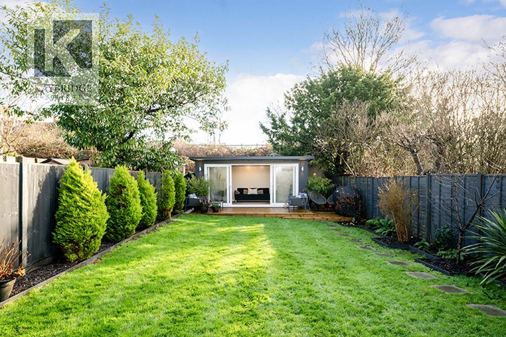 Stoneleigh Park Road, Epsom - KT19 0 QY