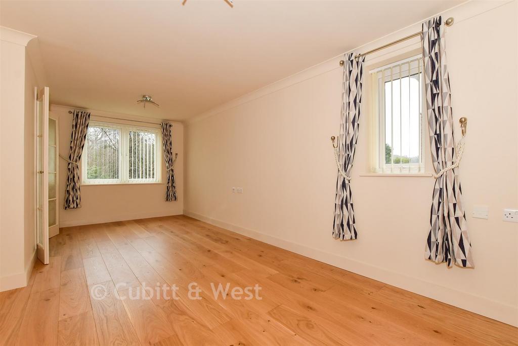 Lounge/ Dining Room