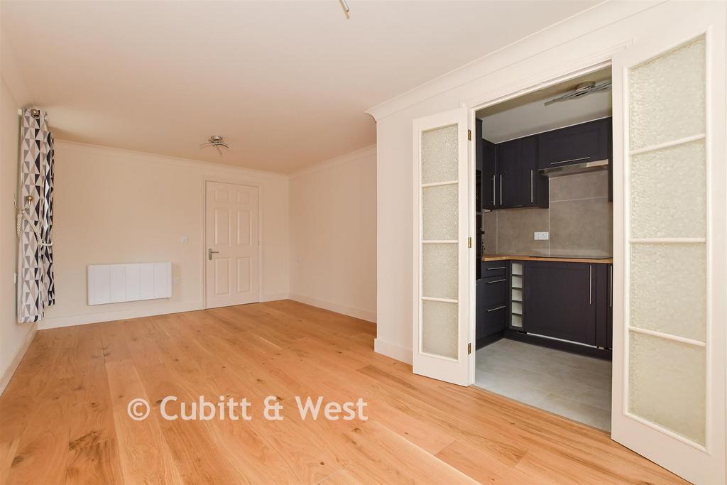 Lounge/ Dining Room