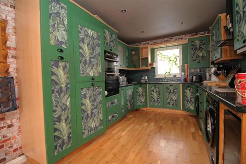 3 bedroom detached house for sale, Home Pasture, Werrington, Peterborough