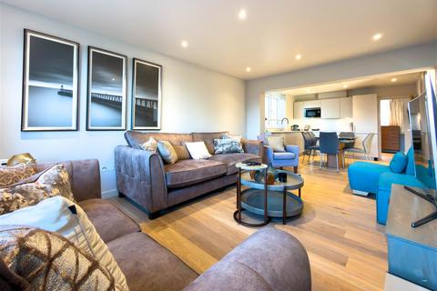 3 bedroom apartment to rent, Lords View, St John's Wood, NW8