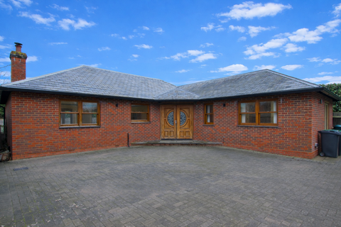 3 bedroom bungalow to rent, ST CATHERINE'S ROAD - HAYLING ISLAND - UNFURNISHED