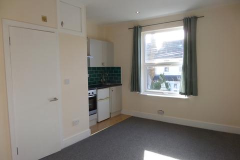 Studio to rent, Arundel Road, Croydon CR0