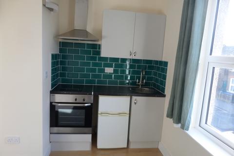 Studio to rent, Arundel Road, Croydon CR0
