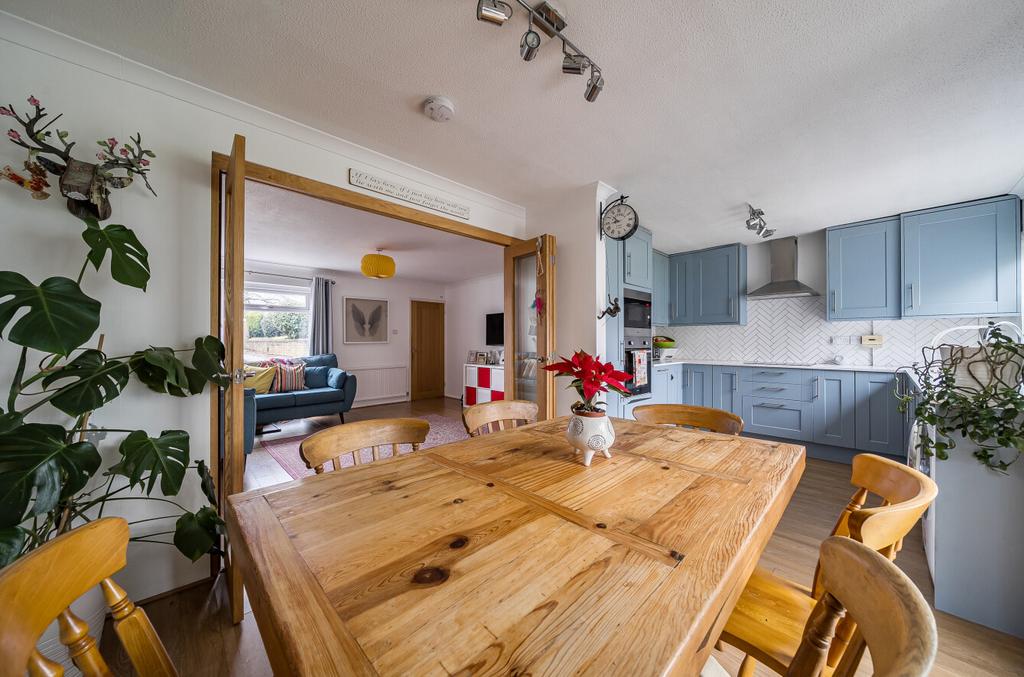 1396879-12-696e51...