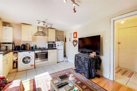 1 bedroom flat to rent, Castelnau, London SW13