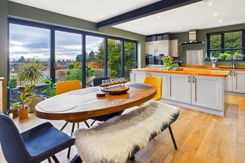 4 bedroom detached house for sale, Westwood Park, Welshpool