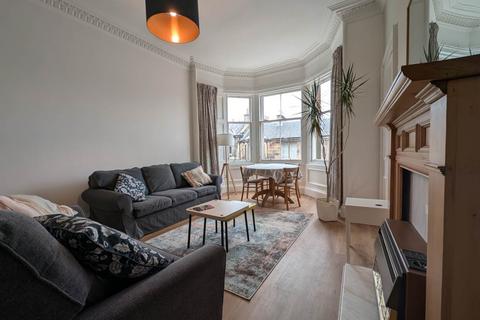 2 bedroom flat to rent, Leslie Place, ,