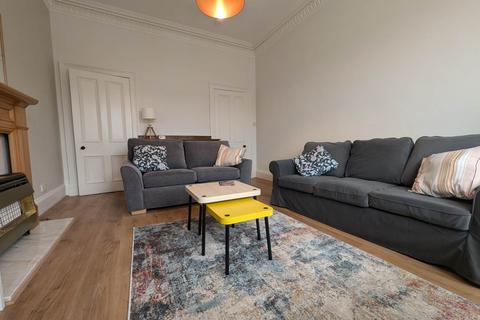 2 bedroom flat to rent, Leslie Place, ,