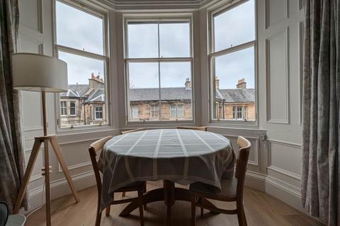 2 bedroom flat to rent, Leslie Place, ,
