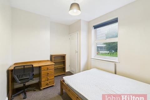 5 bedroom semi-detached house to rent, The Highway, Brighton