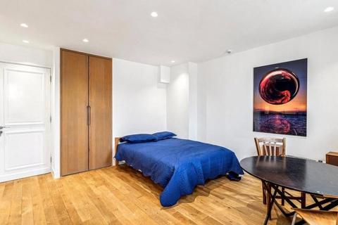 Studio to rent, Fitzroy Street, London W1T