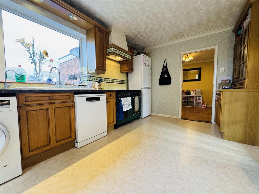 Kitchen: