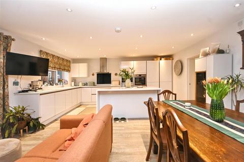 4 bedroom detached house for sale, Willingdon Park Drive, Eastbourne