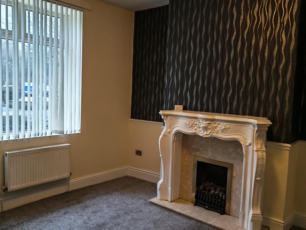 BB12-6 QH 105 Gannow Lane Living Room 01...