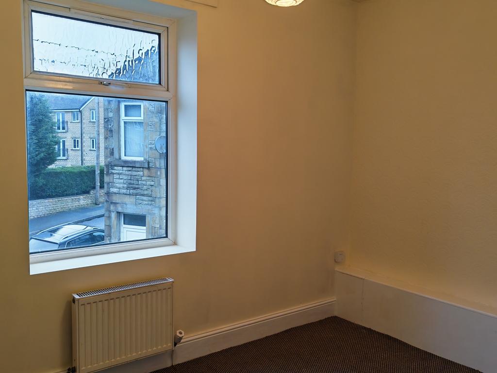 BB12-6 QH 105 Gannow Lane Bedroom2 01...
