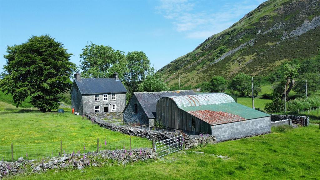 5 bedroom property with land for sale, Tregaron