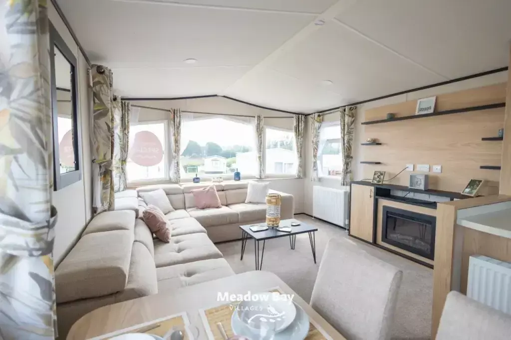 2025 Carnaby Glailsdale 37x12 2b Small 12.jpg