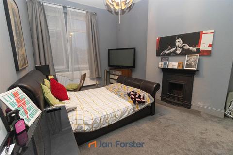 2 bedroom ground floor flat for sale, Myrtle Grove, Wallsend