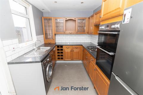 2 bedroom ground floor flat for sale, Myrtle Grove, Wallsend