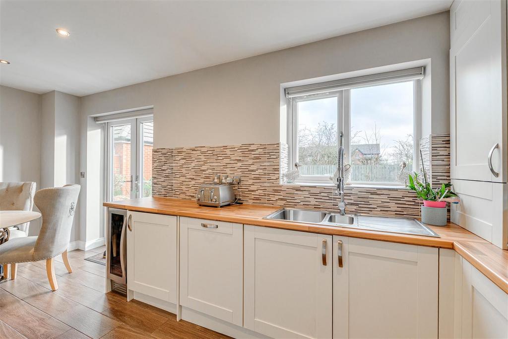 Dining kitchen