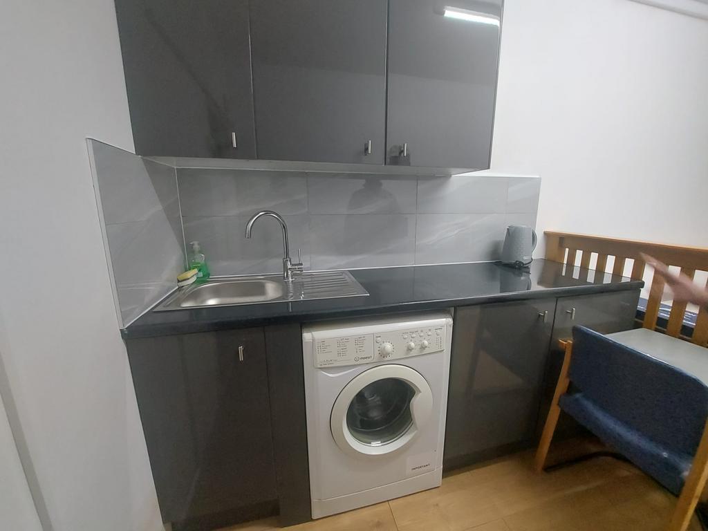 1 bed studio to rent Holland Park Avenue, Seven K
