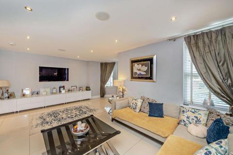 undefined, High Street, Rickmansworth WD3
