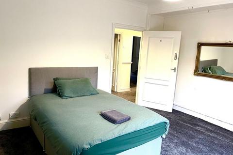 1 bedroom house of multiple occupation to rent, Outwood Lane, Chipstead, CR5