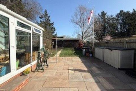 3 bedroom semi-detached house for sale, Oakwood Road, Surrey RH6