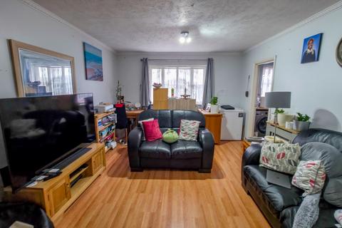 2 bedroom flat for sale, Fairway Drive, North Thamesmead, London, SE28