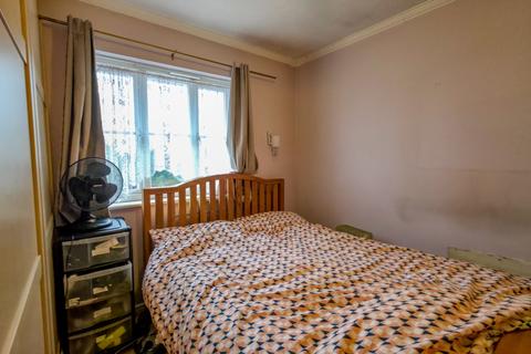 2 bedroom flat for sale, Fairway Drive, North Thamesmead, London, SE28