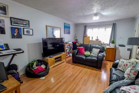 2 bedroom flat for sale, Fairway Drive, North Thamesmead, London, SE28