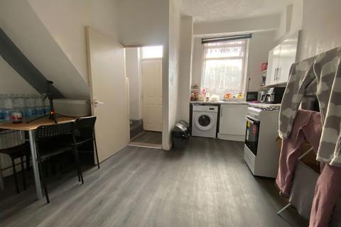 2 bedroom terraced house for sale, 116 Roundthorn Road, Oldham OL4 1QL