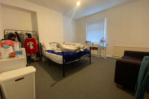 2 bedroom terraced house for sale, 116 Roundthorn Road, Oldham OL4 1QL
