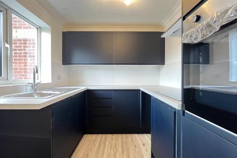 2 bedroom apartment to rent, Primrose Close, Wallington SM6