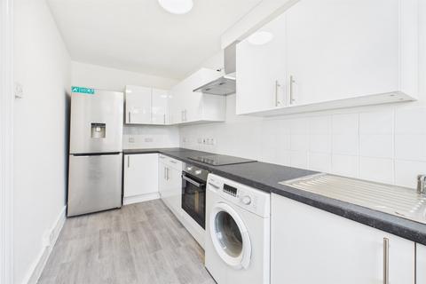 3 bedroom terraced house to rent, Ashtree Avenue, Mitcham, CR4