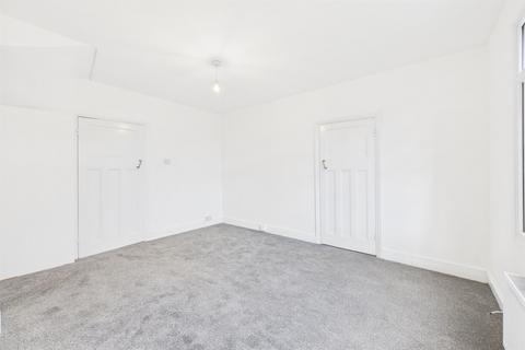 3 bedroom terraced house to rent, Ashtree Avenue, Mitcham, CR4
