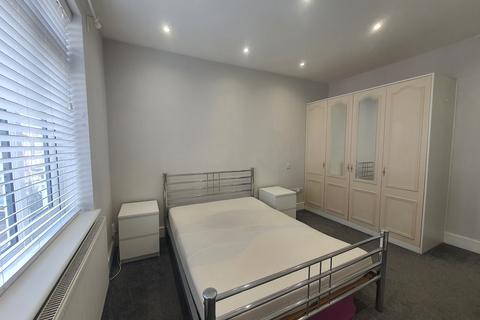 2 bedroom flat to rent, Sumner Road, Harrow, HA1