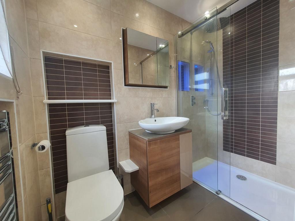 Bedroom 2 En-suite