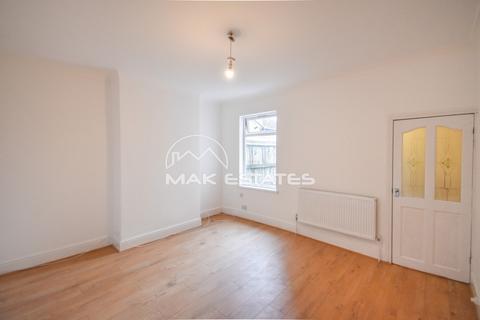 3 bedroom terraced house to rent, Bamville Road, Birmingham B8