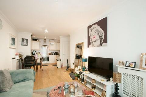 2 bedroom apartment to rent, Grays Place, Slough, SL2