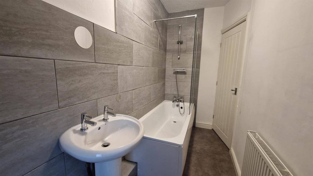 Bathroom 2.jpg