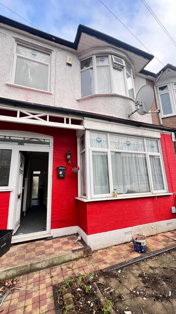 3 bed terraced house to rent Thornton Road, Ilfor