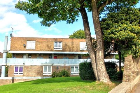 1 bedroom maisonette to rent, Melville Court, Chatham, Kent, ME4